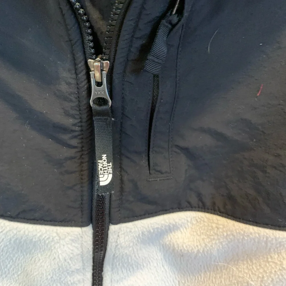The North Face Black and White Jacket
Size Youth Large - Picture 4 of 8